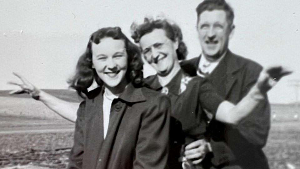 Vintage photo of Bunny, Elva, and Everett Hunsberger